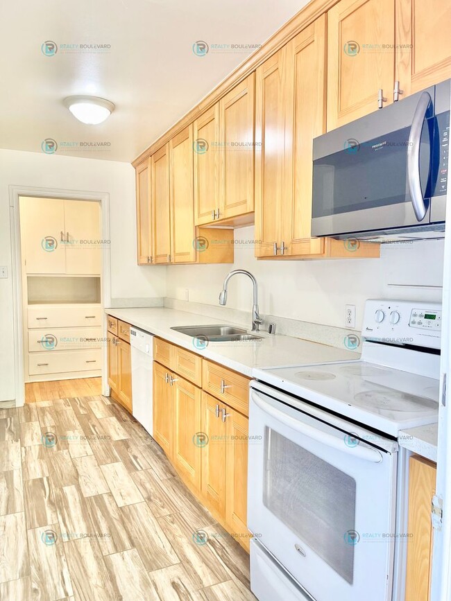 Building Photo - 90 Arden Cir