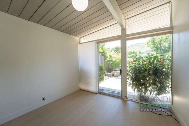 Building Photo - 1221 Idylberry Rd