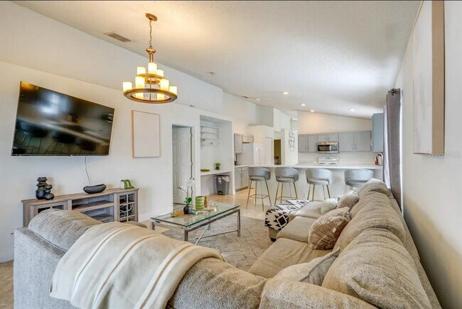 Building Photo - 739 Delancey Dr