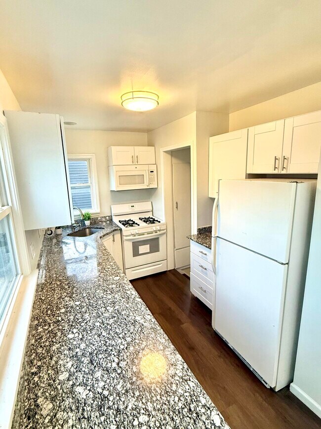 Building Photo - 1828 Thomas Ave