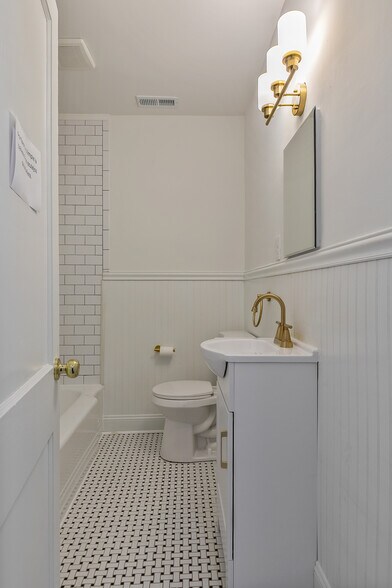 Building Photo - 2629 Dellrose Ave