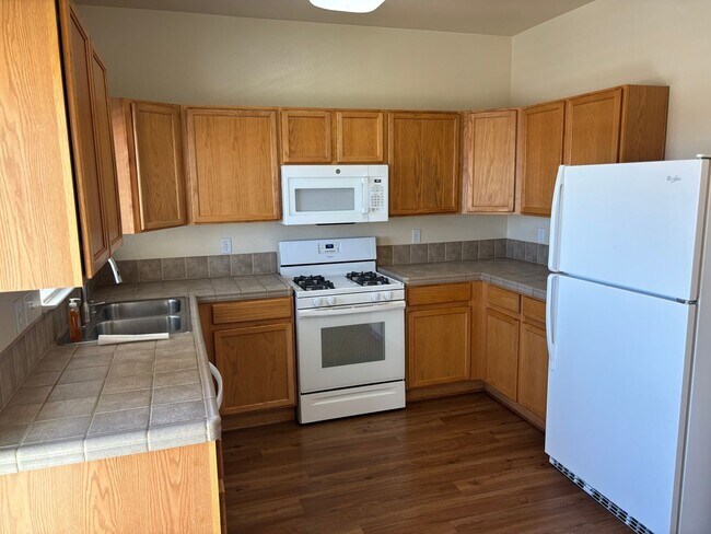Building Photo - Townhome with city views