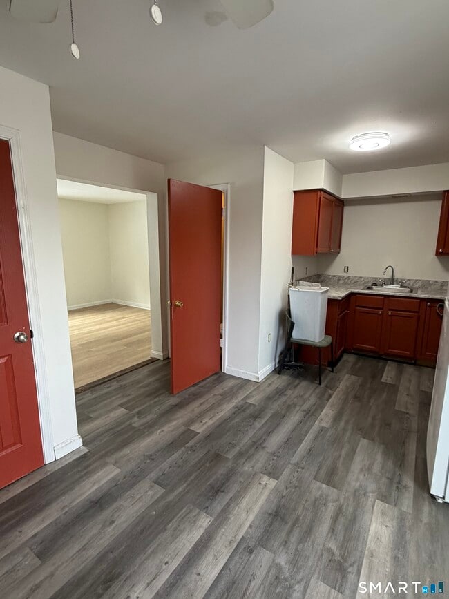 Building Photo - 138 Maple St