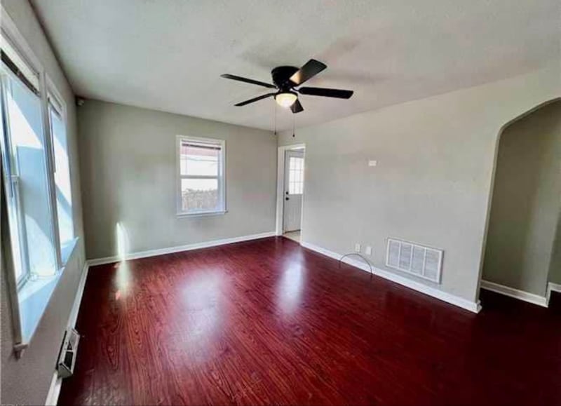 Building Photo - 306 E Leicester Ave