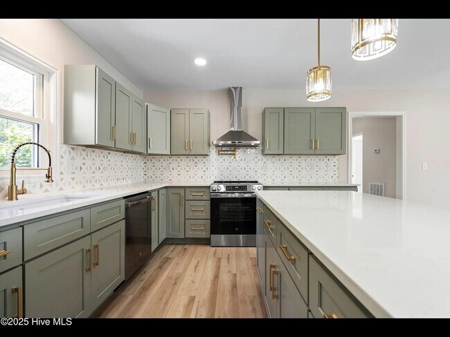 Primary Photo - 109 Inlet Ct