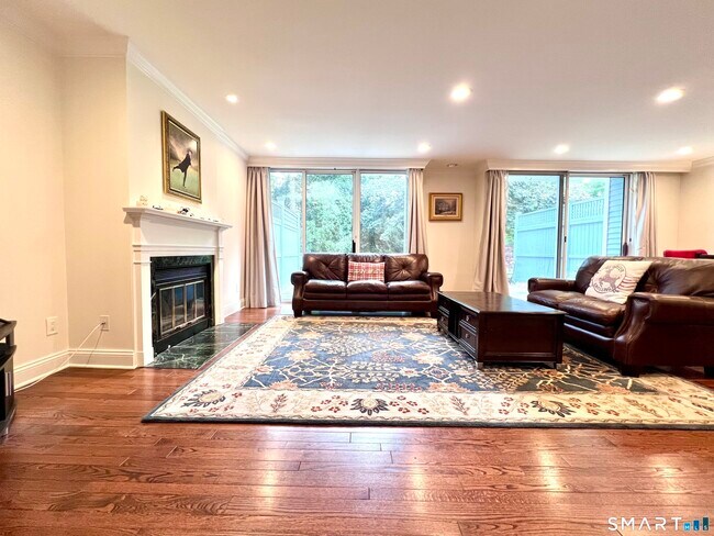 Building Photo - 32 Regents Pk