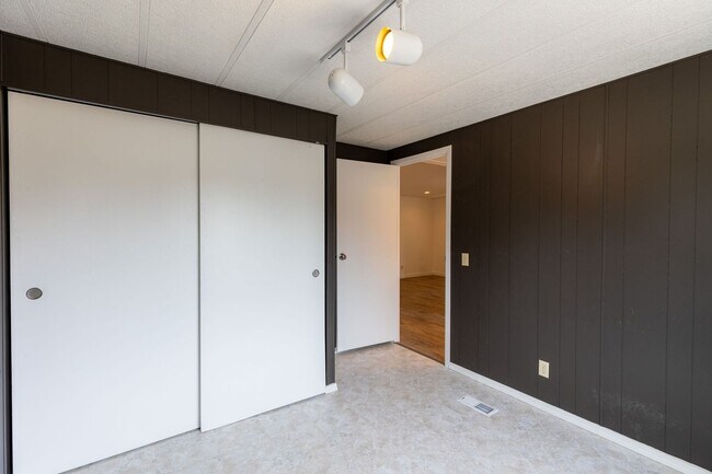 Building Photo - 2818 N Joel Rd