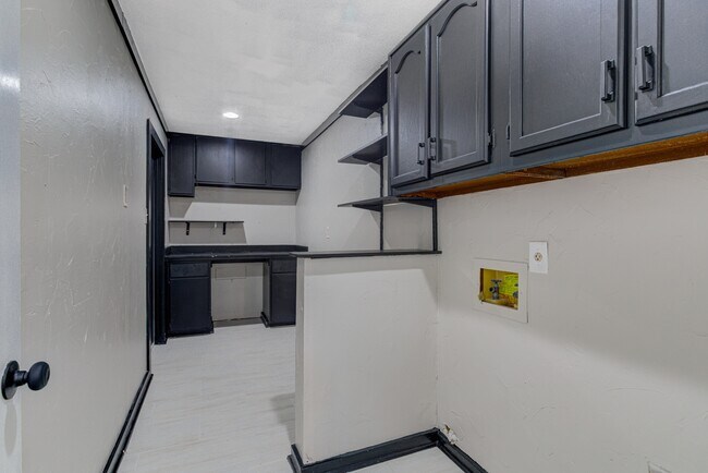 Building Photo - 7801 Autumn Creek Dr