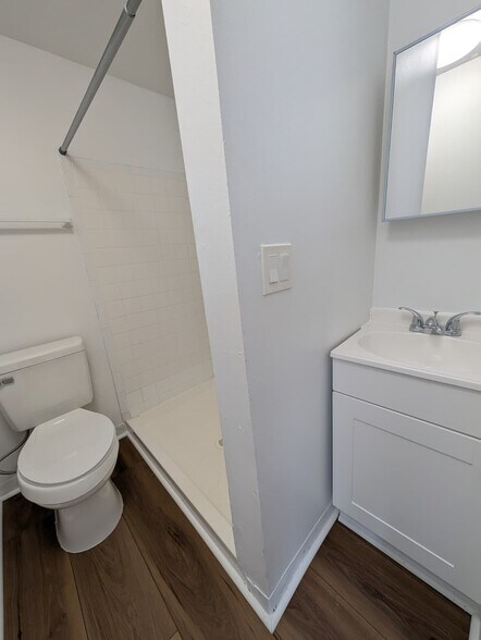 Building Photo - 466 Main St