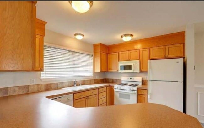 Building Photo - 3 bedroom in Edmonds WA 98026