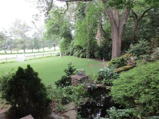 Building Photo - 115 Aspen Ave