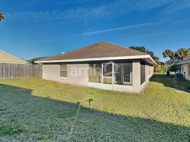 Building Photo - 2465 Saint Pauls Dr