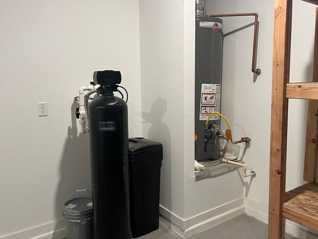 Building Photo - 19915 W Badgett Ln