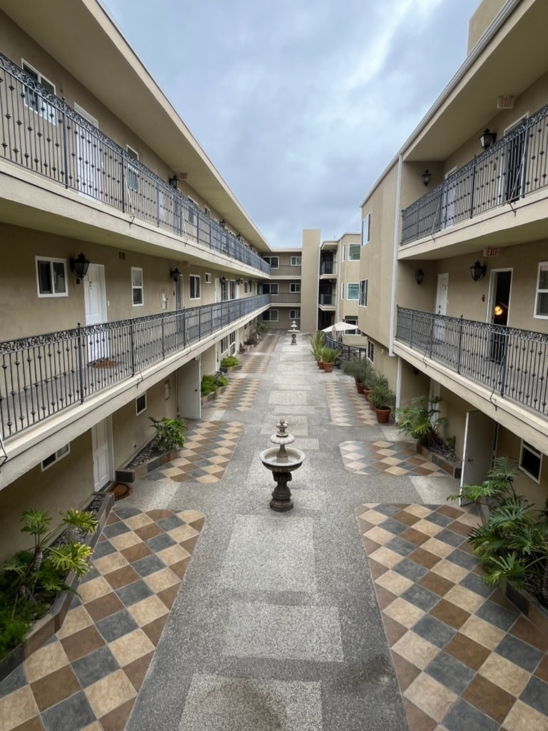 Courtyard - 11646 Chenault St