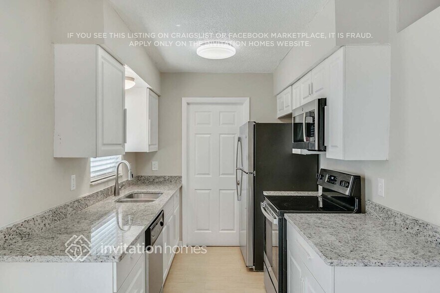Building Photo - 7010 Lake Long Dr