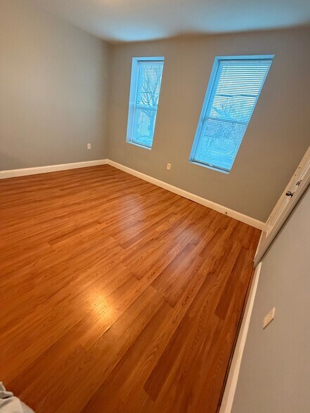 Building Photo - 433 Atlantic St SE