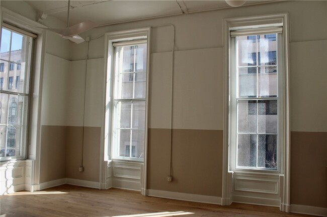 Building Photo - 30 W Broad St