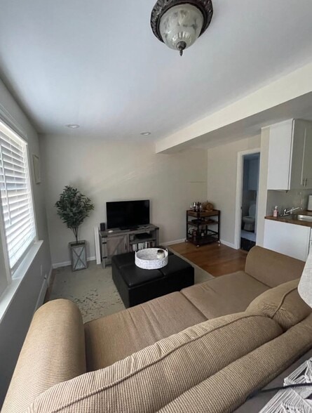 Primary Photo - 224 Commerce St