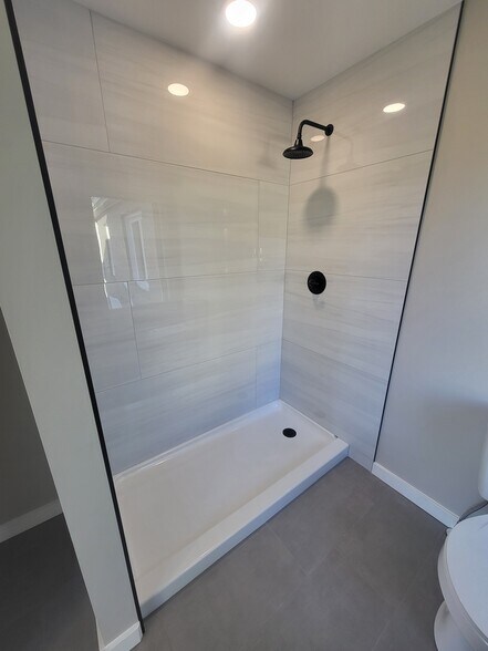 Building Photo - 9755 Grosick Rd