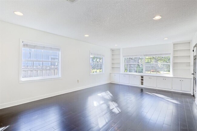 Building Photo - 350 N Phelps Ave