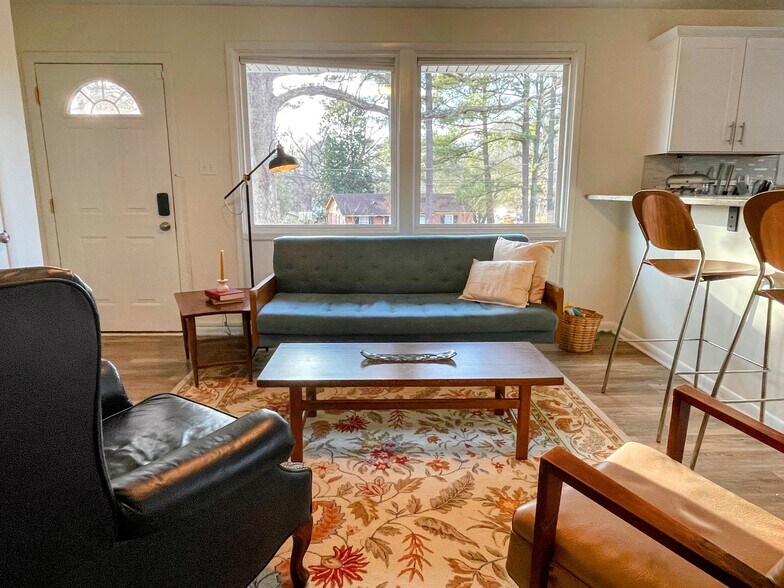 Building Photo - 1001 Belmont Dr