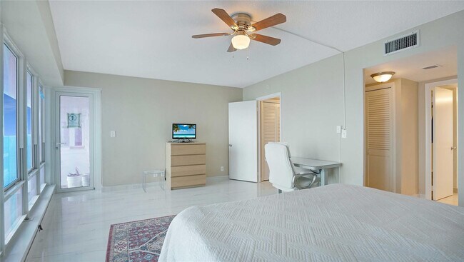 Building Photo - 4100 Galt Ocean Dr