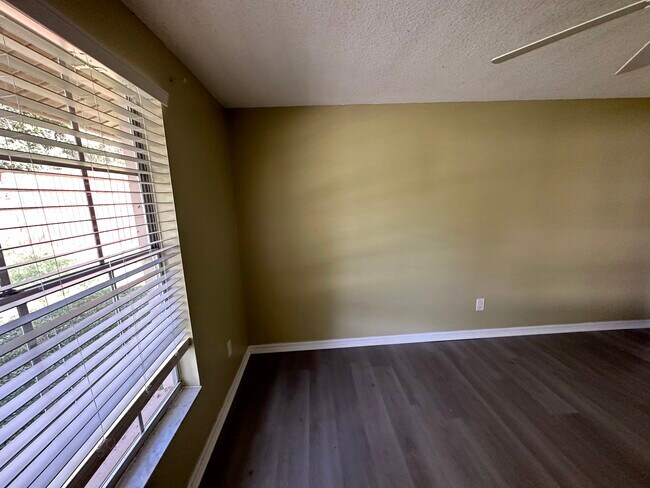 Building Photo - Hillpoint Way