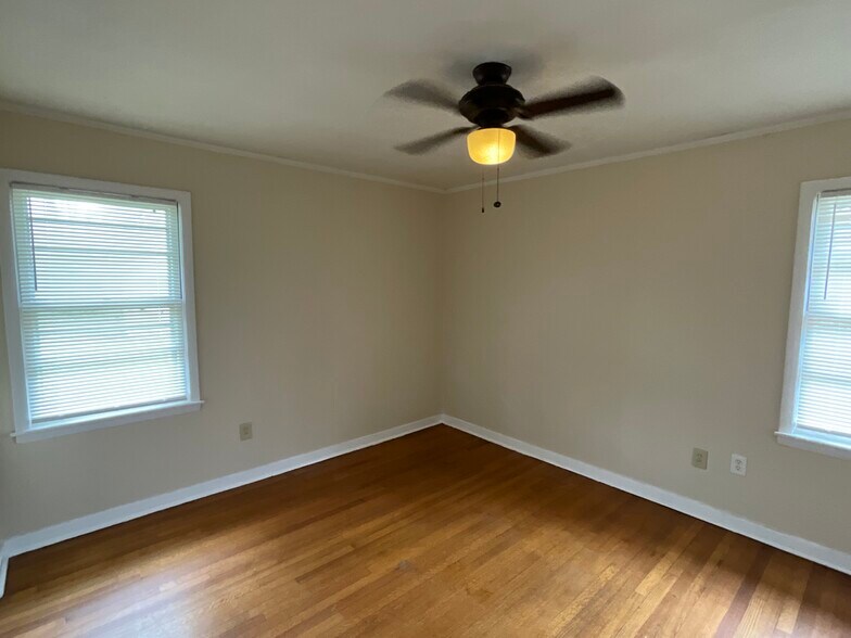 Building Photo - 1939 Driftwood Ave