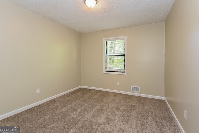 Building Photo - 8050 Sumit Wood Dr NW