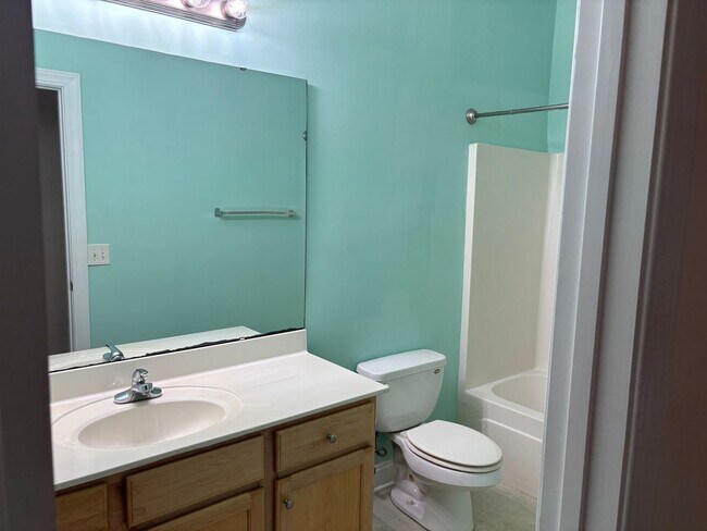 Building Photo - 2073 Silvercrest Dr