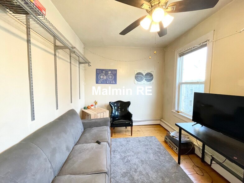 Building Photo - 19 Sachem St