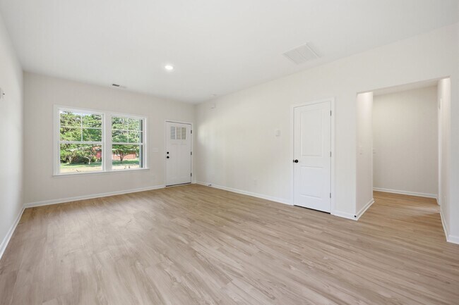 Building Photo - 122 Maplewood Ave