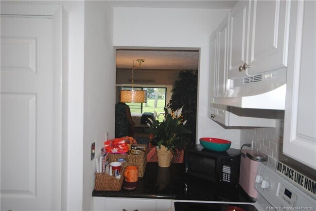 Building Photo - 5333 SE Miles Grant Rd