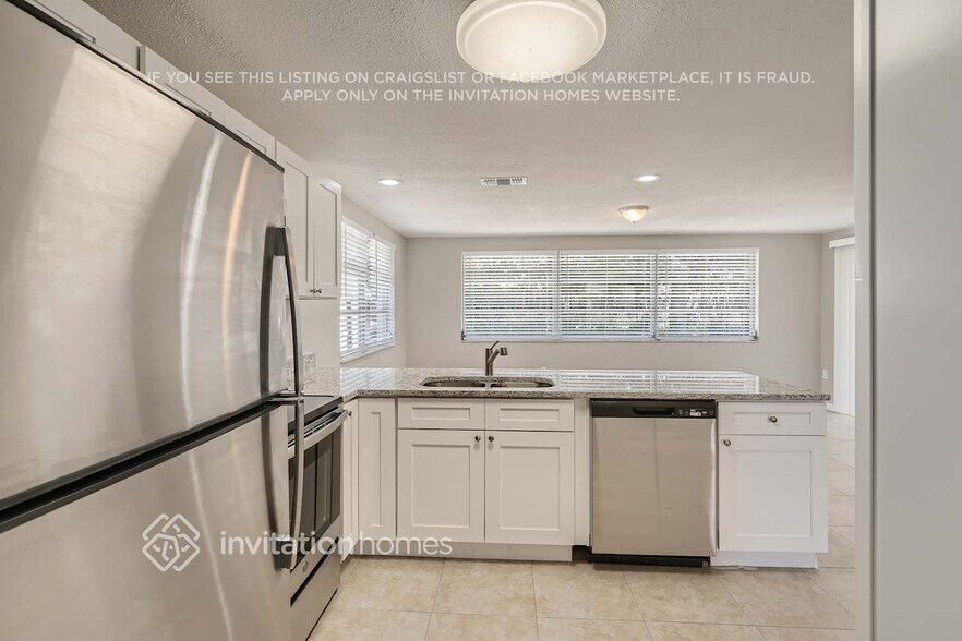 Building Photo - 7530 Rosewood Dr