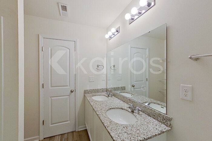 Building Photo - 2051 Country Pl