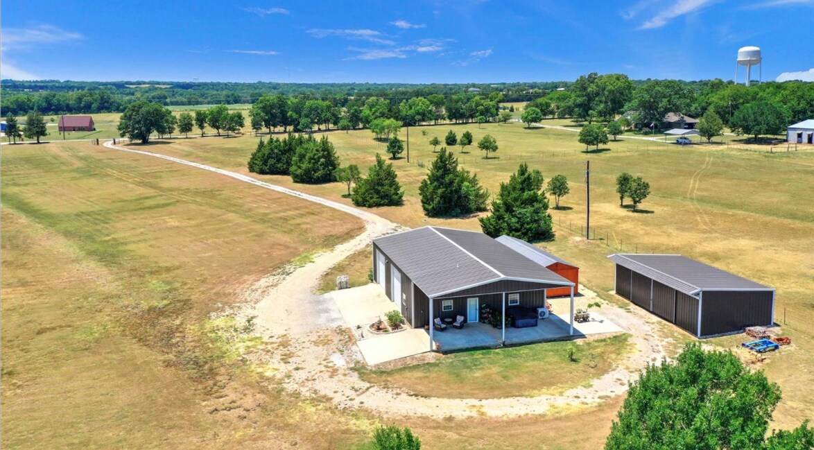 Building Photo - 424 Barbara Ln