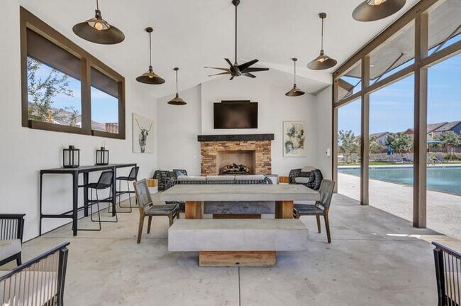 Building Photo - 627 W Flintlock Way