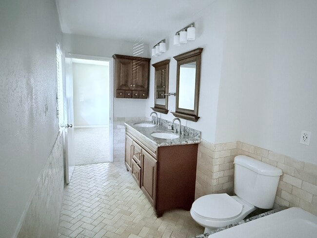 Building Photo - 6718 Cypress Lake Dr