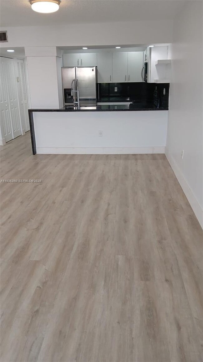 Building Photo - 9682 Fontainebleau Blvd