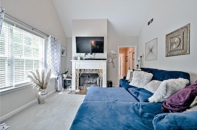 Building Photo - 2370 Scotney Castle Ln