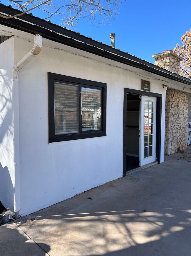 Building Photo - Great Location in La Verkin!