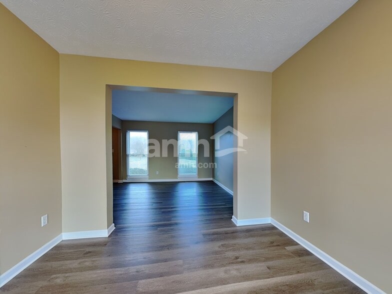 Building Photo - 1441 Scenic River Dr