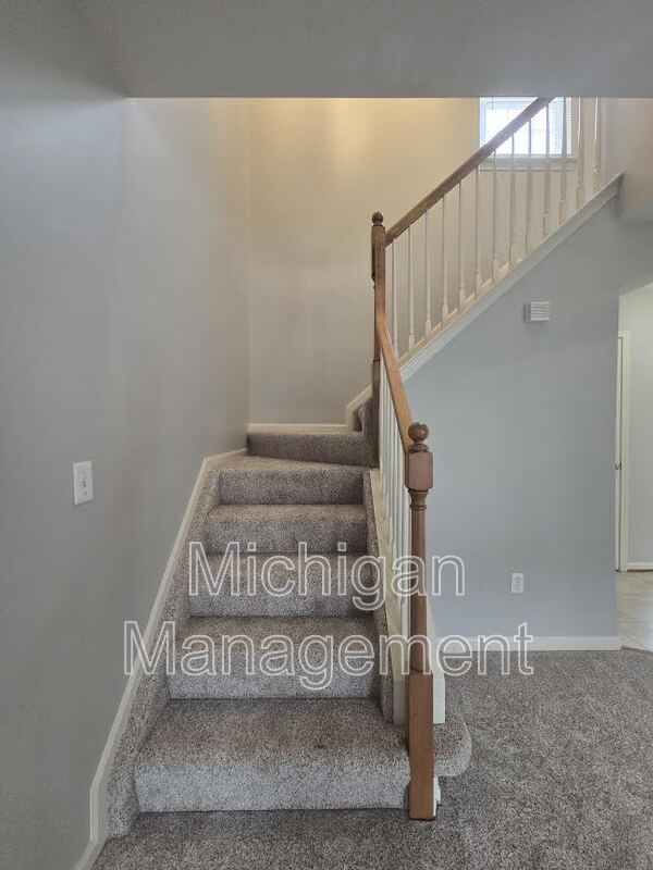 Building Photo - 4351 Hunters Cir W