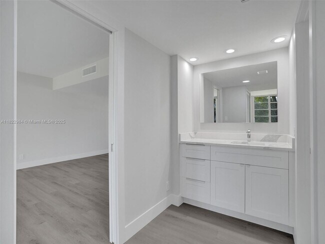 Building Photo - 3700 Oaks Clubhouse Dr