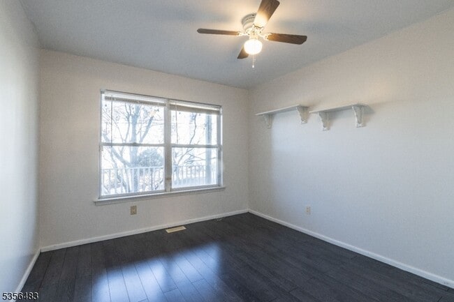 Building Photo - 120 Exeter Ct