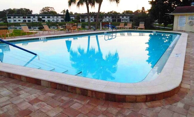 Building Photo - 2/2 Villa in Clearwater - 55+ Community