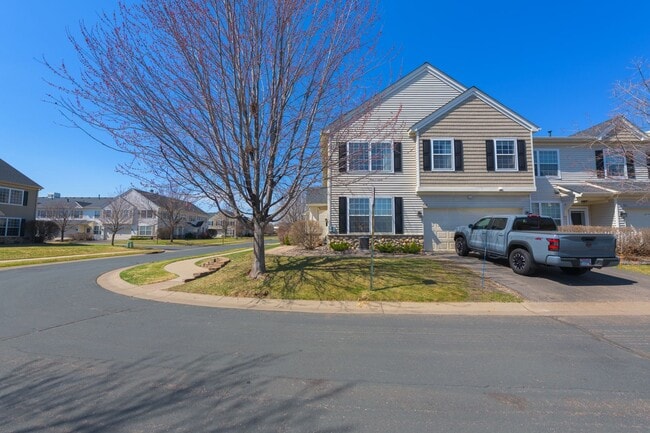 Building Photo - Awesome 2 bed townhouse in plymouth!