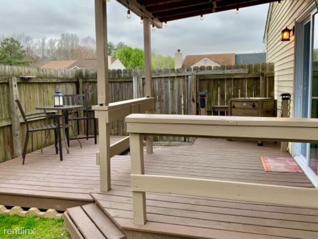 Building Photo - 3 br, 2 bath Townhome - 433 Cobblewood Bnd