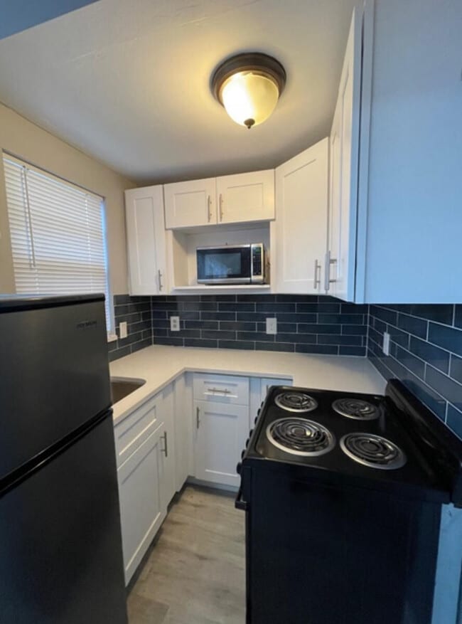 Primary Photo - 919 Laurel Dr