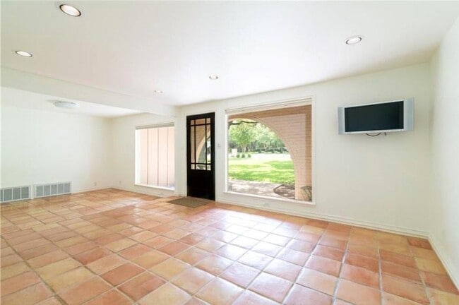 Building Photo - 10506 D-K Ranch Rd